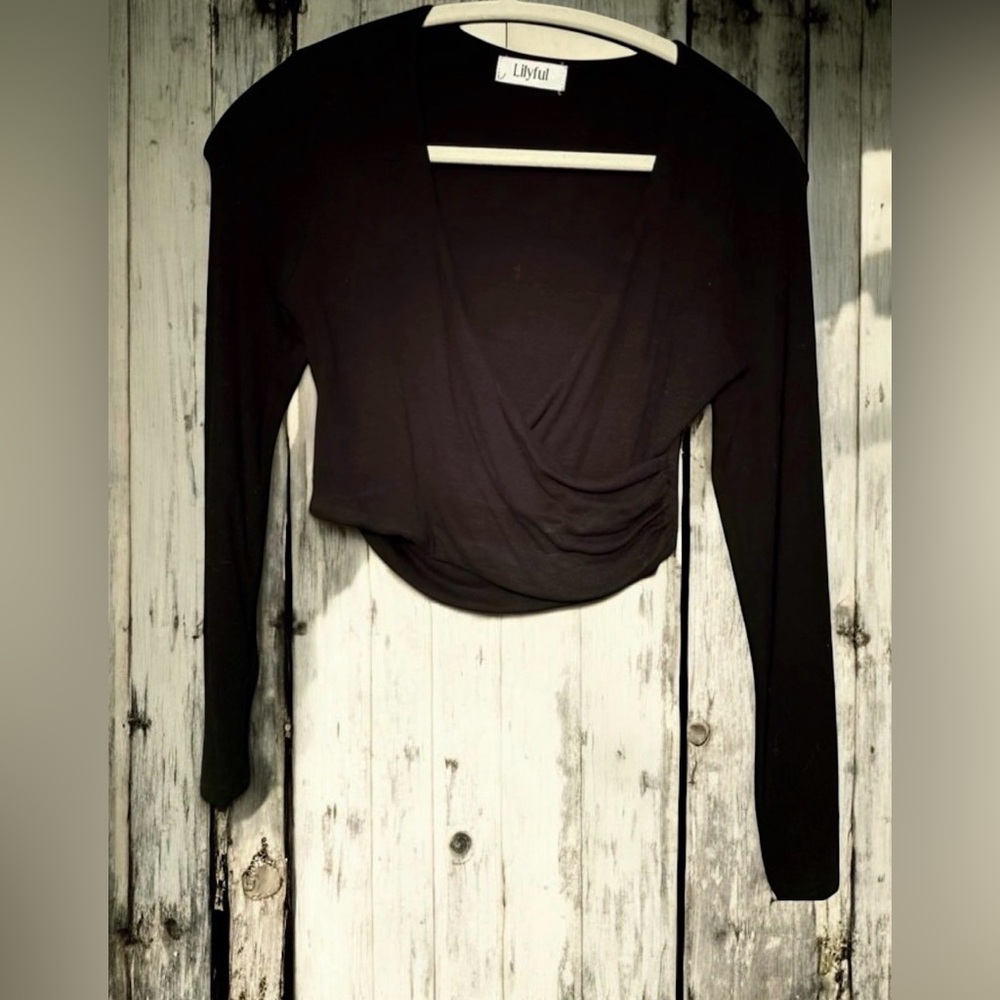 🚨Lilyful Black Long-Sleeve Cropped Wrap Top - Women